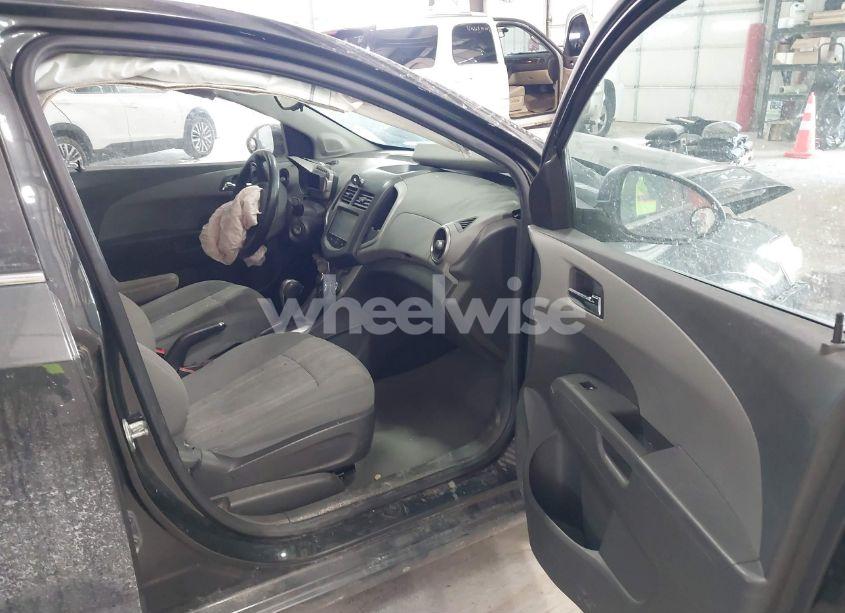 Photo 5 of 2015 Chevrolet Sonic LT AUTO (VIN 1G1JC5SH9F4174588)