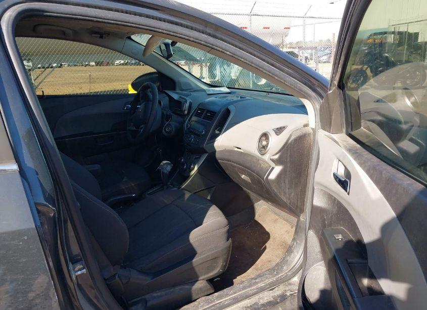 Photo 5 of 2015 Chevrolet Sonic LT AUTO (VIN 1G1JC5SH9F4181900)