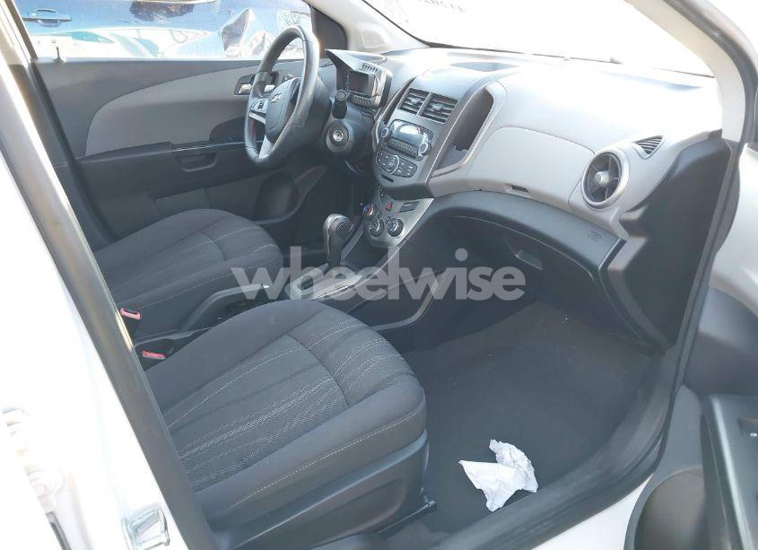 Photo 5 of 2015 Chevrolet Sonic LT AUTO (VIN 1G1JC5SH9F4195537)