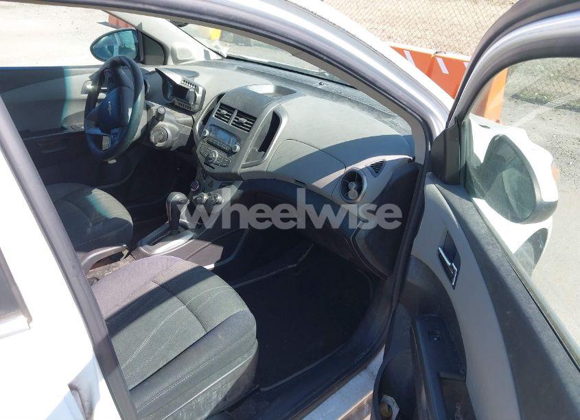 Photo 5 of 2012 Chevrolet Sonic 2LT (VIN 1G1JC5SHXC4222613)