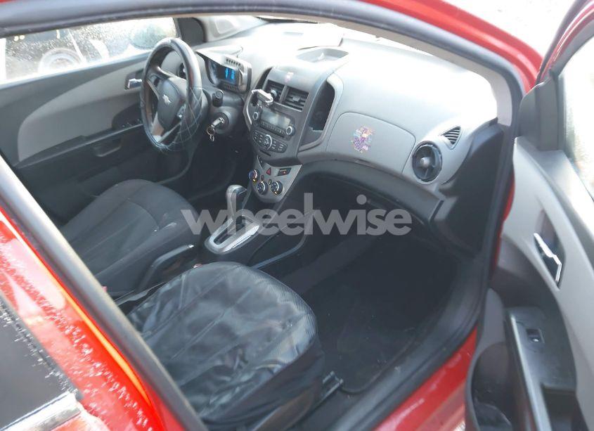 Photo 5 of 2013 Chevrolet Sonic LT AUTO (VIN 1G1JC5SHXD4100397)