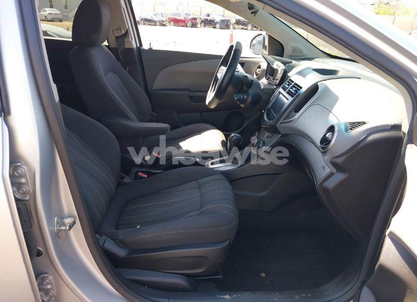 Photo 5 of 2013 Chevrolet Sonic LT (VIN 1G1JC5SHXD4185418)