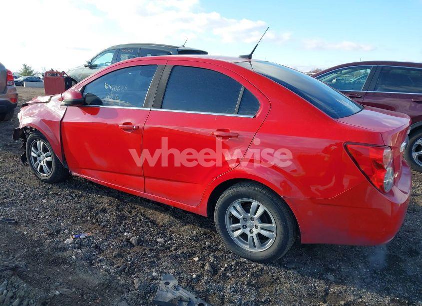 Photo 3 of 2014 Chevrolet Sonic LT AUTO (VIN 1G1JC5SHXE4110719)