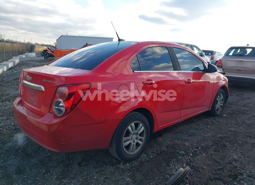 Photo 4 of 2014 Chevrolet Sonic LT AUTO (VIN 1G1JC5SHXE4110719)