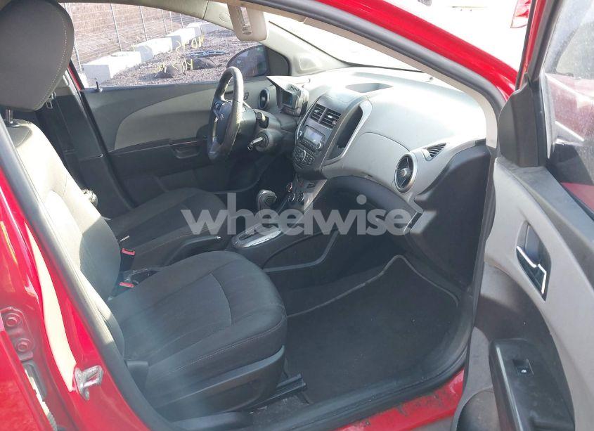 Photo 5 of 2014 Chevrolet Sonic LT AUTO (VIN 1G1JC5SHXE4110719)