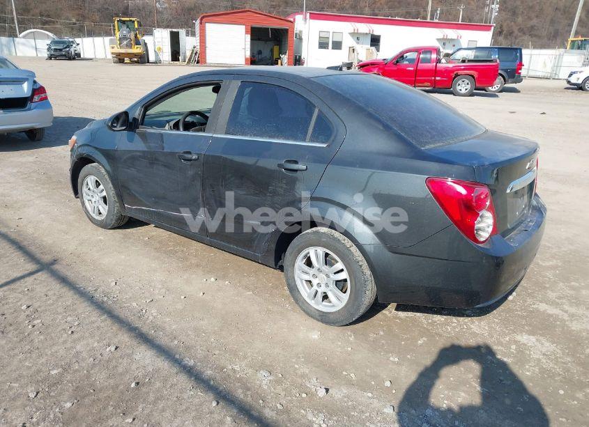 Photo 3 of 2014 Chevrolet Sonic LT AUTO (VIN 1G1JC5SHXE4238734)