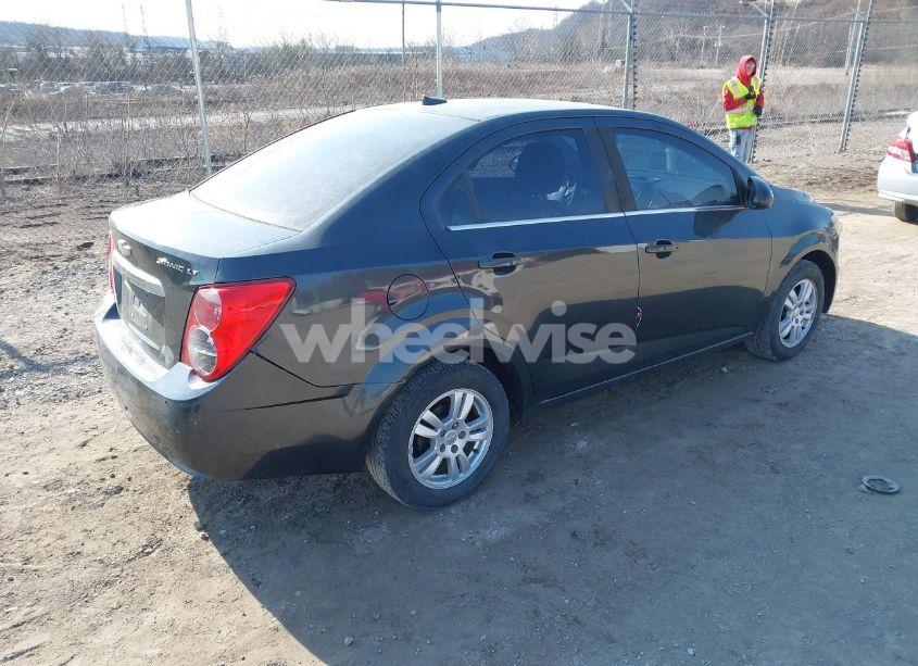 Photo 4 of 2014 Chevrolet Sonic LT AUTO (VIN 1G1JC5SHXE4238734)