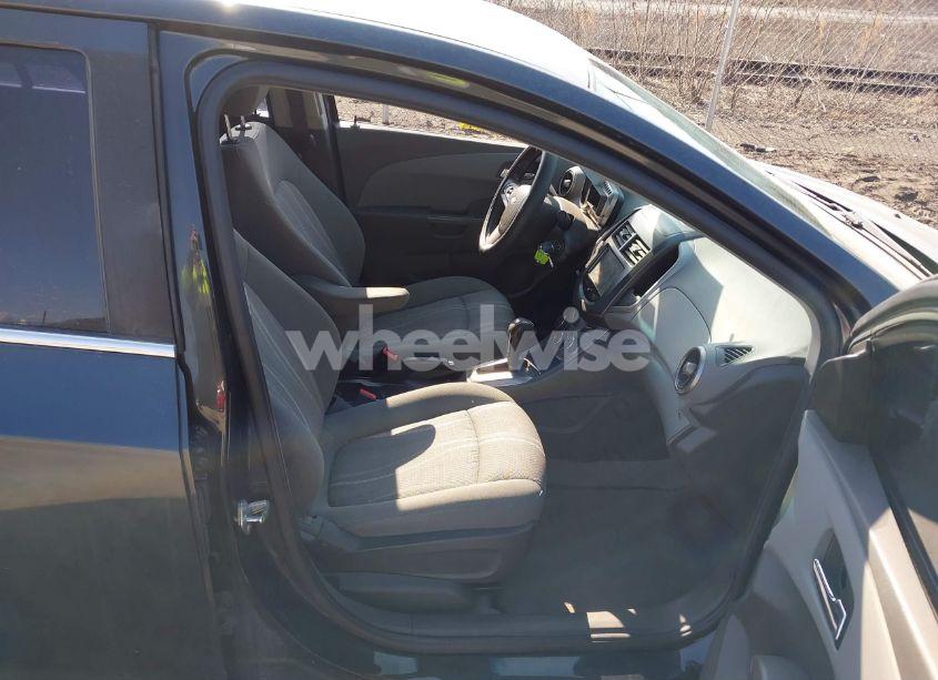 Photo 5 of 2014 Chevrolet Sonic LT AUTO (VIN 1G1JC5SHXE4238734)