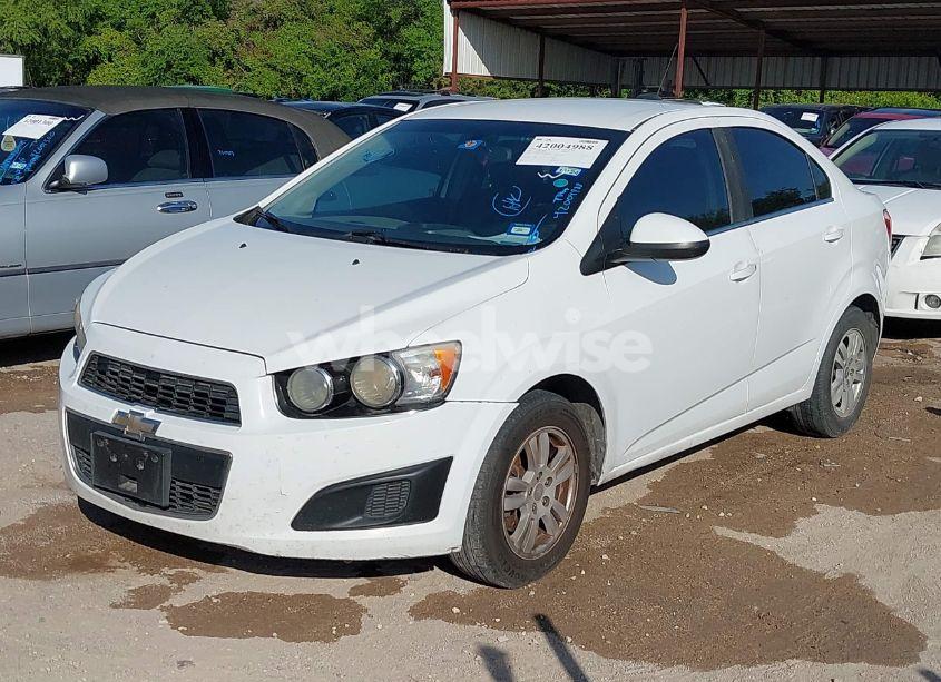 Photo 2 of 2015 Chevrolet Sonic LT AUTO (VIN 1G1JC5SHXF4146279)