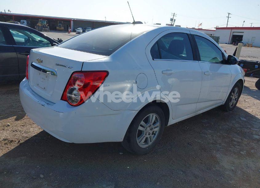 Photo 4 of 2015 Chevrolet Sonic LT AUTO (VIN 1G1JC5SHXF4146279)