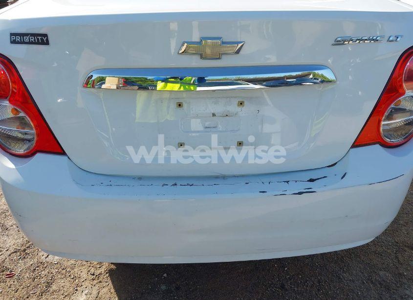 Photo 6 of 2015 Chevrolet Sonic LT AUTO (VIN 1G1JC5SHXF4146279)