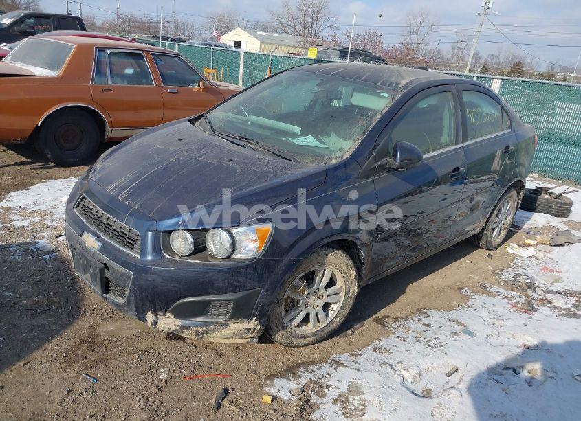 Photo 2 of 2015 Chevrolet Sonic LT AUTO (VIN 1G1JC5SHXF4172557)