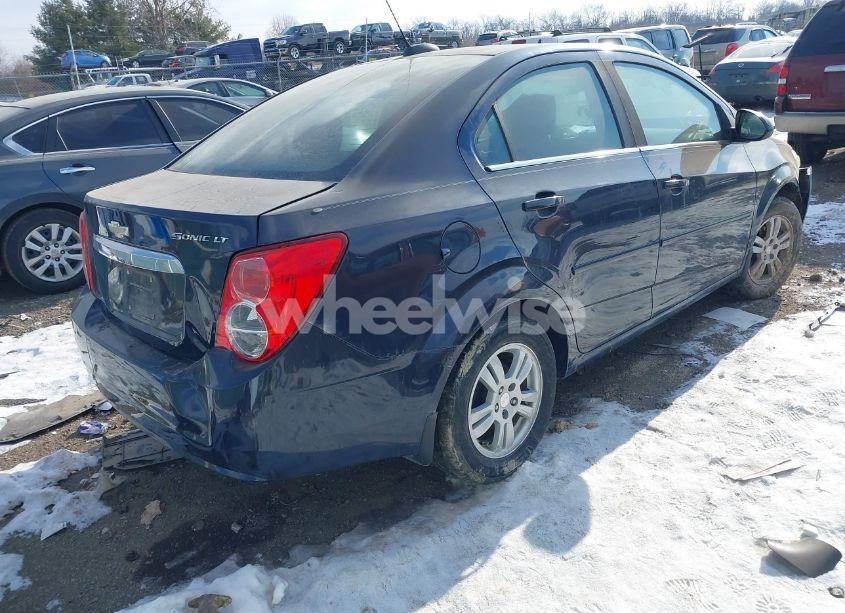 Photo 4 of 2015 Chevrolet Sonic LT AUTO (VIN 1G1JC5SHXF4172557)