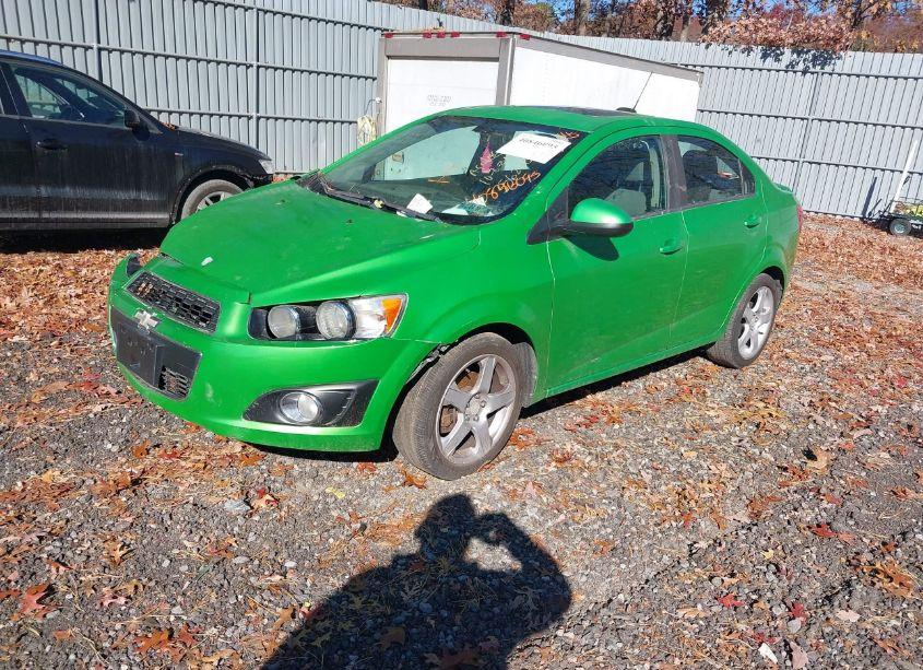 Photo 2 of 2015 Chevrolet Sonic LT AUTO (VIN 1G1JC5SHXF4218727)