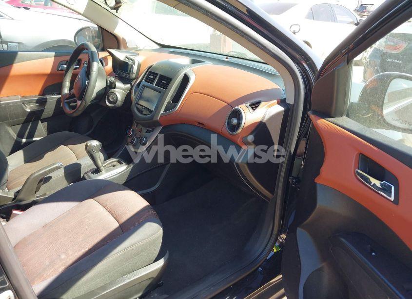 Photo 5 of 2016 Chevrolet Sonic LT AUTO (VIN 1G1JC5SHXG4111243)