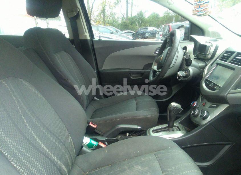 Photo 5 of 2016 Chevrolet Sonic LT AUTO (VIN 1G1JC5SHXG4120654)