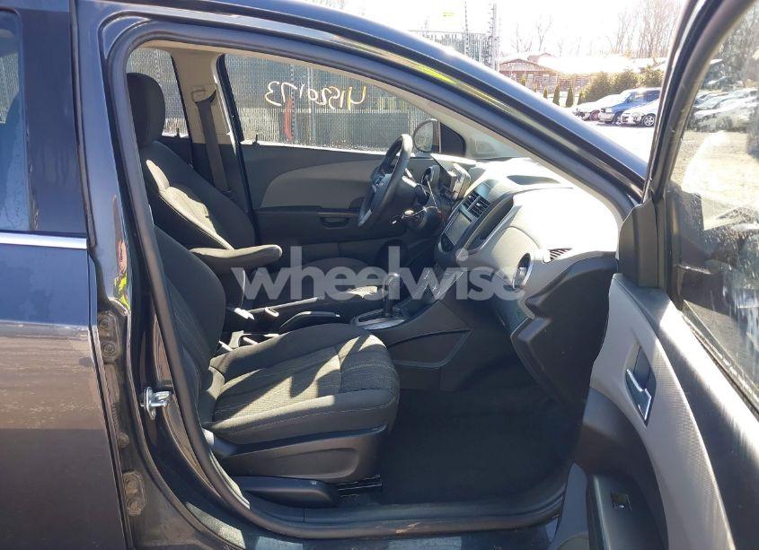 Photo 5 of 2016 Chevrolet Sonic LT AUTO (VIN 1G1JC5SHXG4141844)