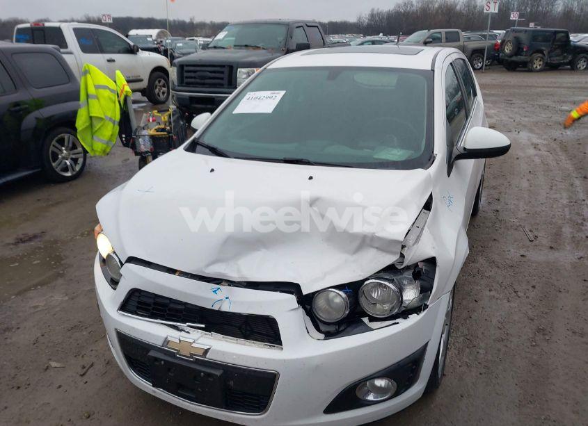 Photo 6 of 2014 Chevrolet Sonic (VIN 1G1JC6EH9E4204107)
