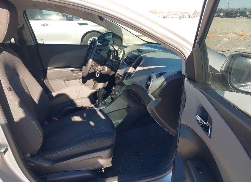 Photo 5 of 2014 Chevrolet Sonic LT AUTO (VIN 1G1JC6SB0E4228084)