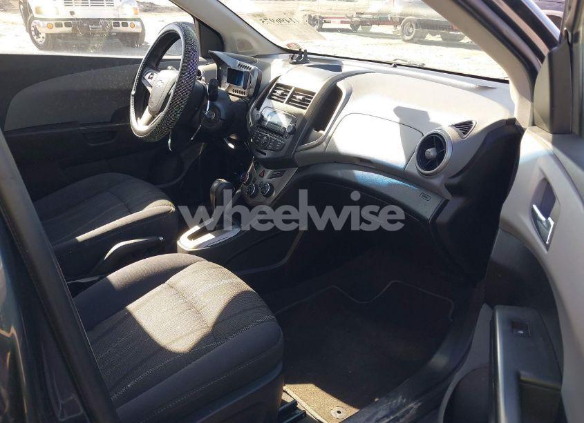 Photo 5 of 2013 Chevrolet Sonic LT AUTO (VIN 1G1JC6SB1D4164944)