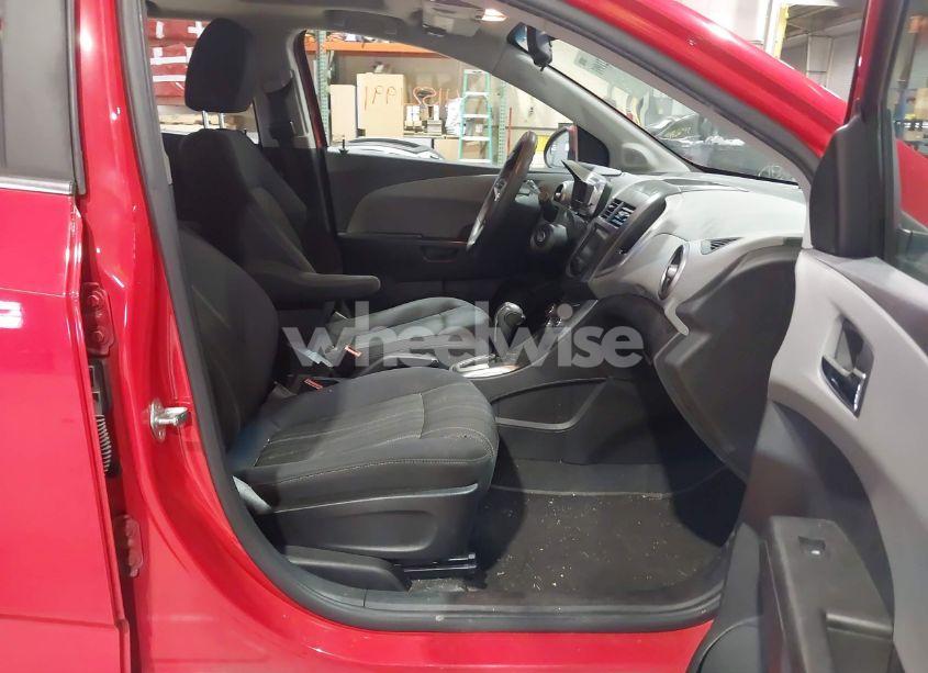 Photo 5 of 2014 Chevrolet Sonic LT AUTO (VIN 1G1JC6SB1E4125174)