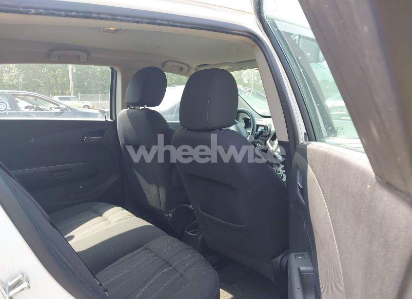 Photo 8 of 2015 Chevrolet Sonic LT AUTO (VIN 1G1JC6SB1F4148987)