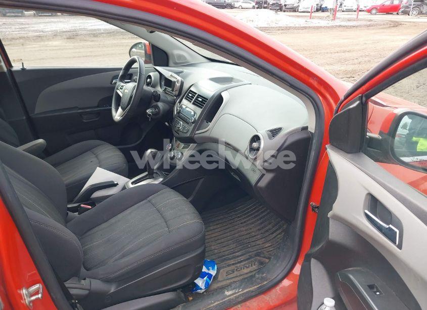 Photo 5 of 2013 Chevrolet Sonic LT AUTO (VIN 1G1JC6SB2D4179193)