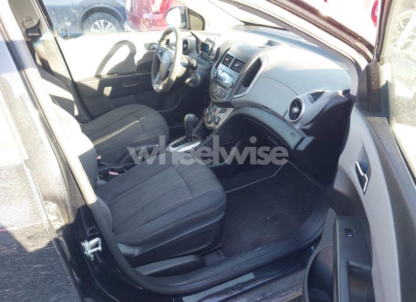 Photo 5 of 2013 Chevrolet Sonic LT AUTO (VIN 1G1JC6SB2D4256838)