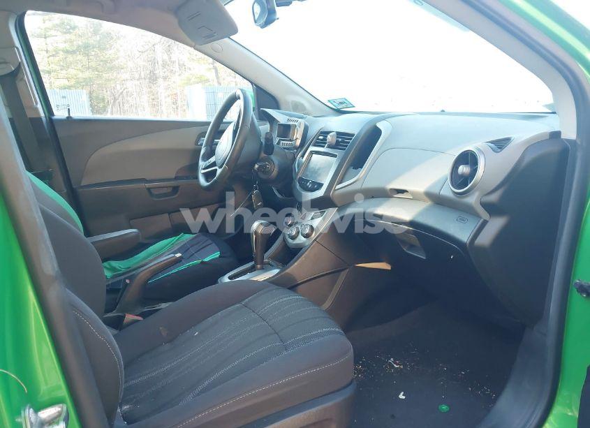 Photo 5 of 2015 Chevrolet Sonic LT AUTO (VIN 1G1JC6SB2F4151252)