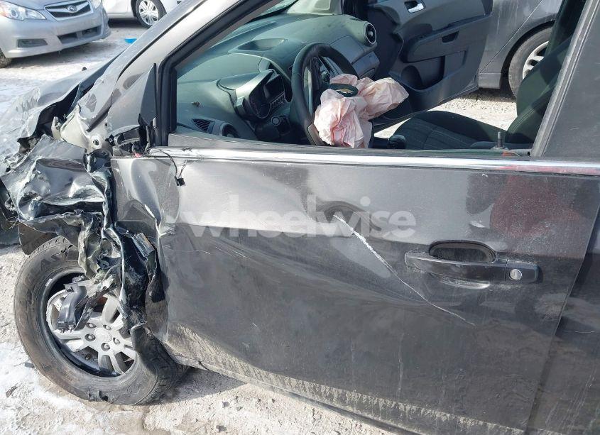 Photo 6 of 2014 Chevrolet Sonic LT AUTO (VIN 1G1JC6SB3E4219055)