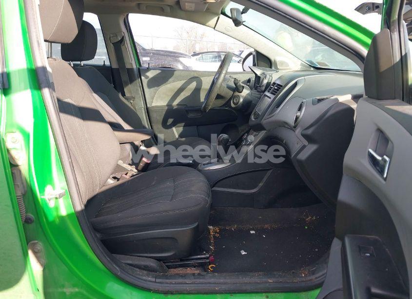 Photo 5 of 2015 Chevrolet Sonic LT AUTO (VIN 1G1JC6SB3F4133486)