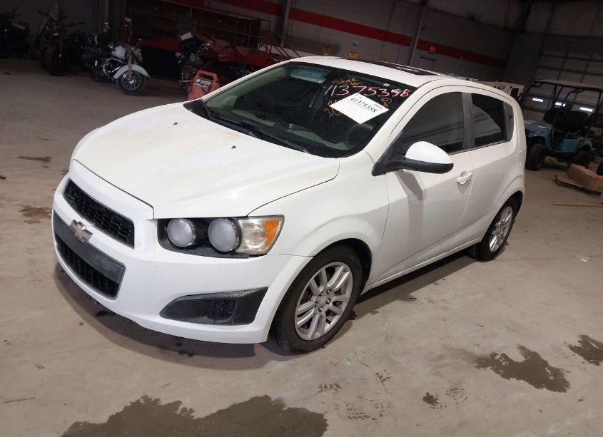 Photo 2 of 2016 Chevrolet Sonic LT AUTO (VIN 1G1JC6SB3G4112641)