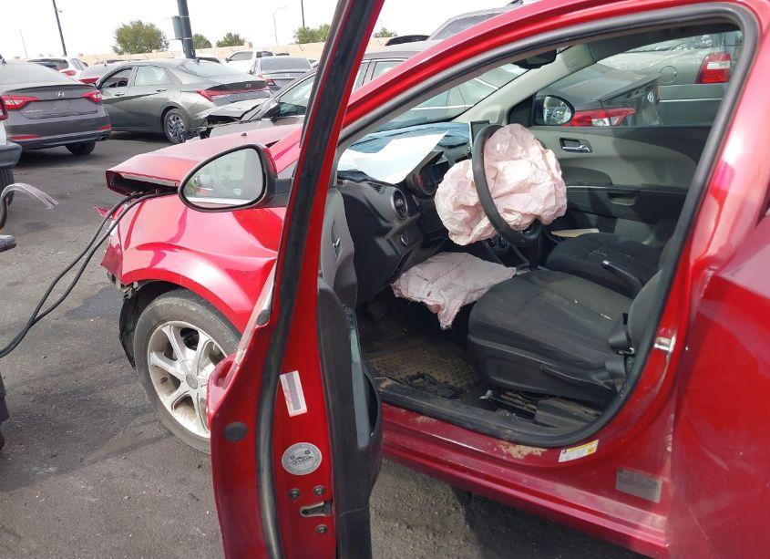 Photo 5 of 2013 Chevrolet Sonic LT AUTO (VIN 1G1JC6SB4D4163044)