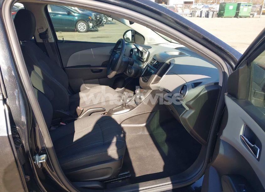 Photo 5 of 2014 Chevrolet Sonic LT AUTO (VIN 1G1JC6SB4E4151333)