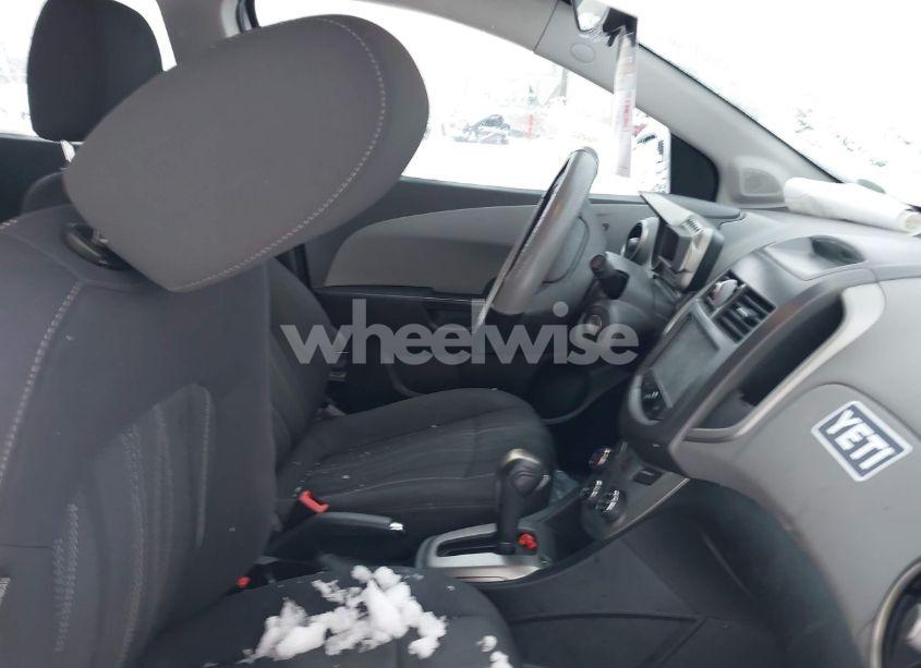 Photo 5 of 2014 Chevrolet Sonic LT AUTO (VIN 1G1JC6SB5E4163524)