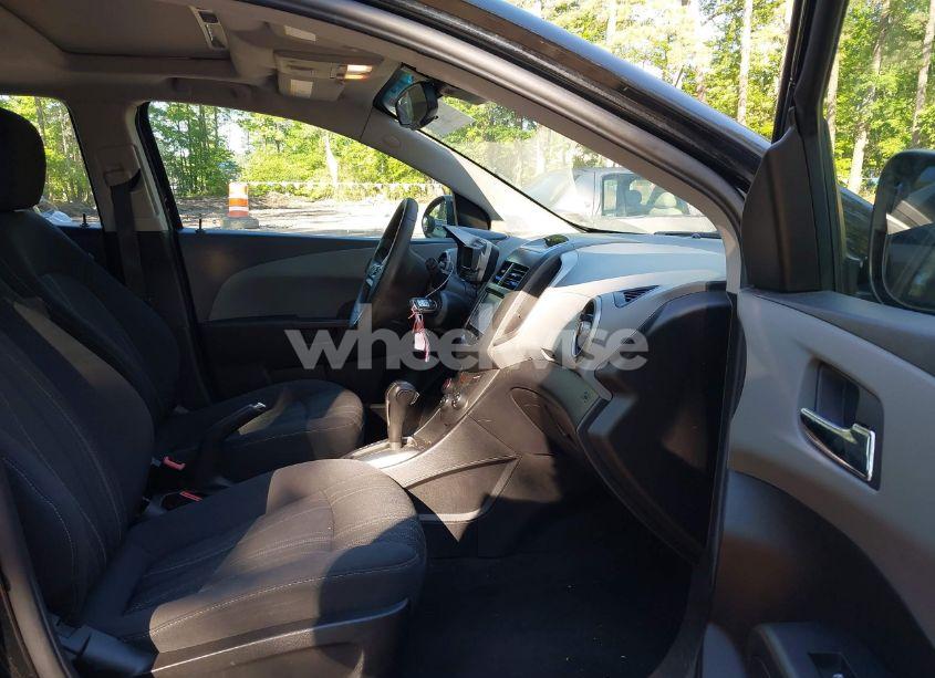 Photo 5 of 2016 Chevrolet Sonic LT AUTO (VIN 1G1JC6SB5G4183663)