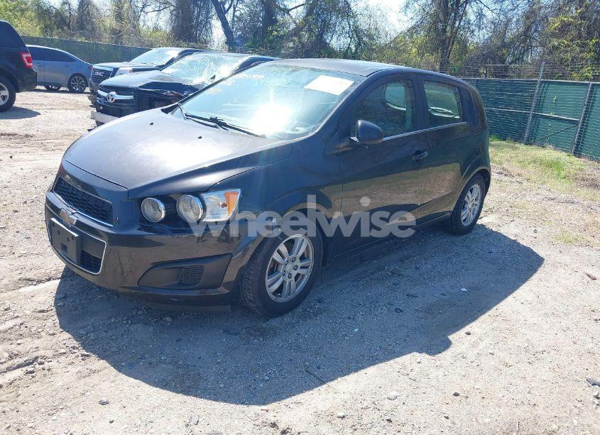 Photo 2 of 2014 Chevrolet Sonic LT AUTO (VIN 1G1JC6SB6E4210561)