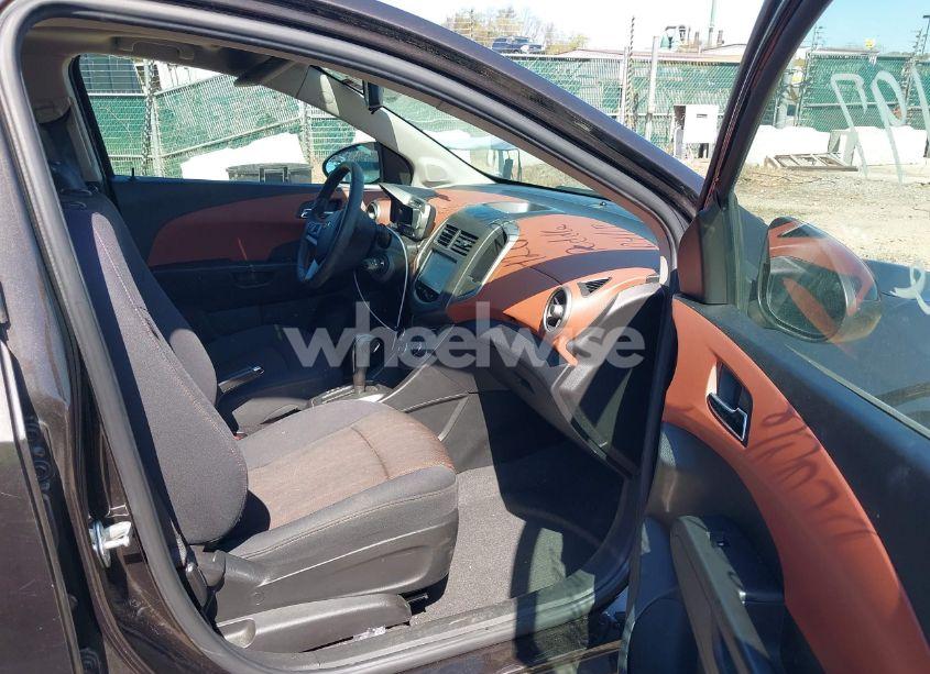 Photo 5 of 2014 Chevrolet Sonic LT AUTO (VIN 1G1JC6SB6E4210561)