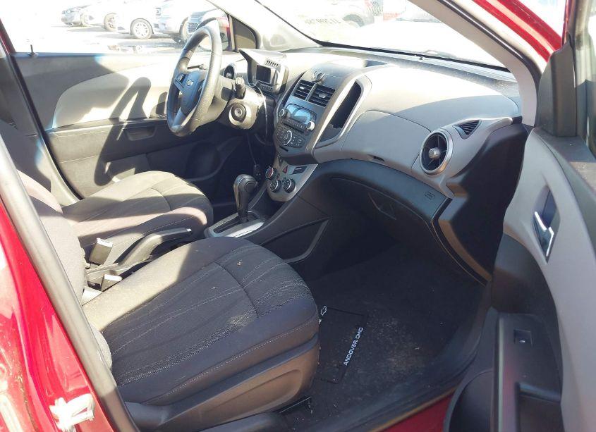 Photo 5 of 2013 Chevrolet Sonic LT (VIN 1G1JC6SB7D4100391)