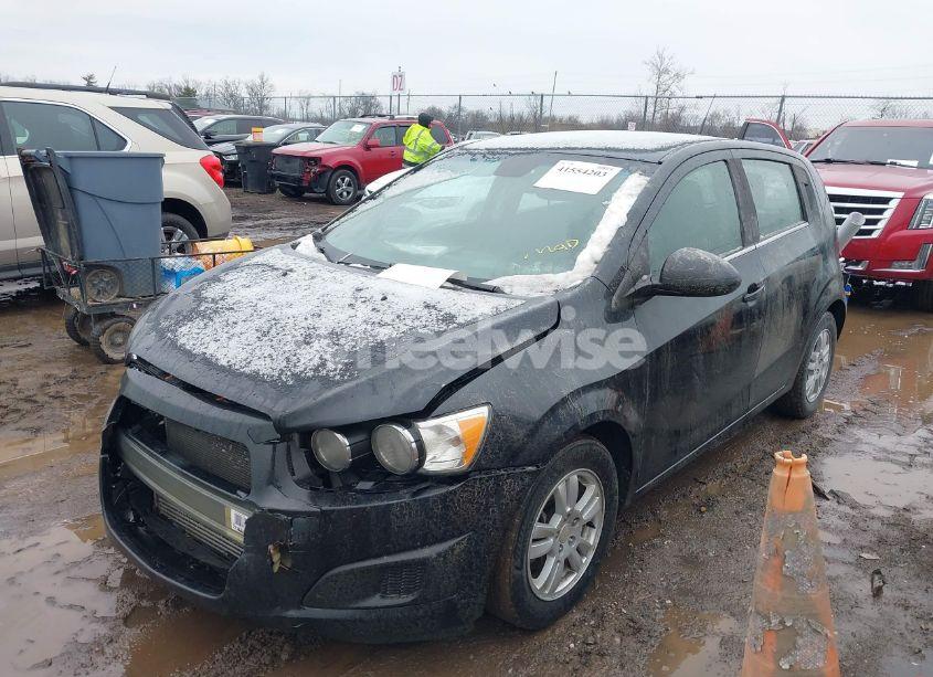 Photo 2 of 2013 Chevrolet Sonic LT AUTO (VIN 1G1JC6SB7D4235922)