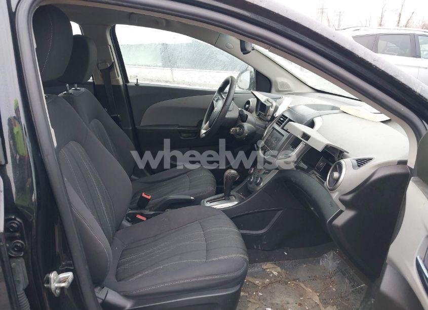 Photo 5 of 2013 Chevrolet Sonic LT AUTO (VIN 1G1JC6SB7D4235922)