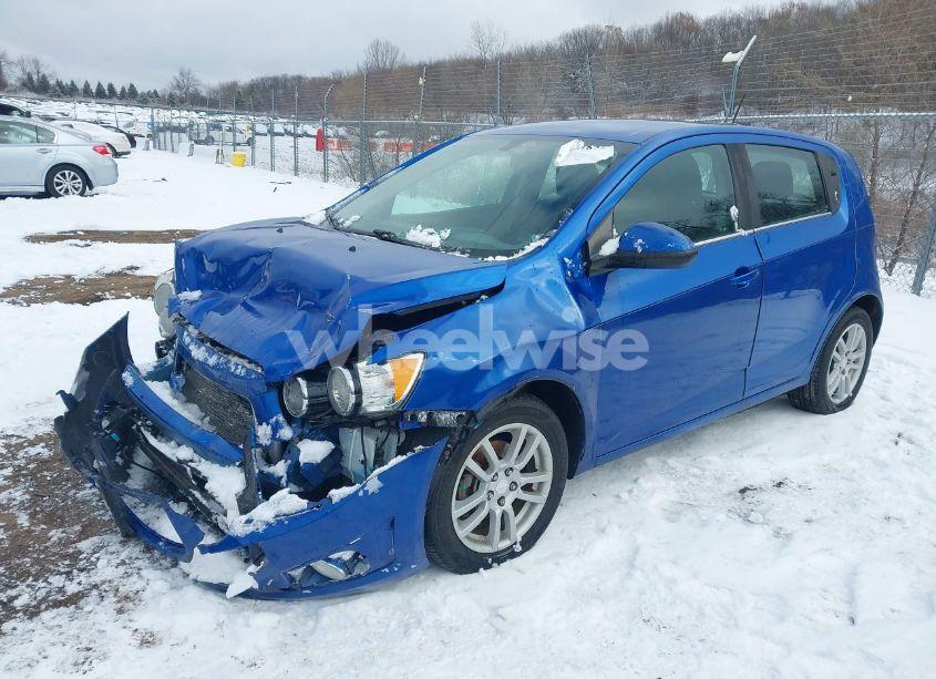 Photo 2 of 2016 Chevrolet Sonic LT AUTO (VIN 1G1JC6SB7G4126946)