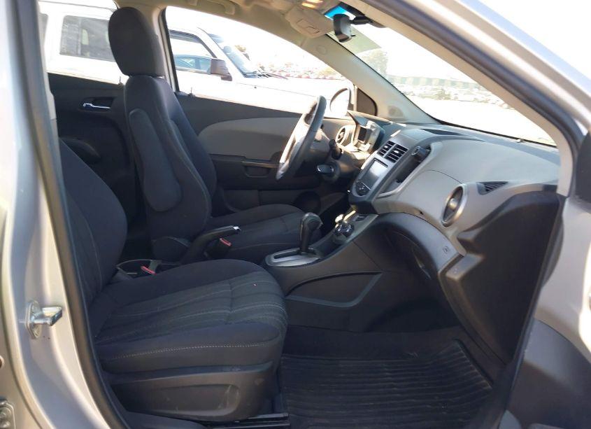 Photo 5 of 2013 Chevrolet Sonic LT AUTO (VIN 1G1JC6SB8D4120620)