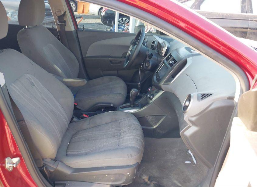 Photo 5 of 2014 Chevrolet Sonic LT AUTO (VIN 1G1JC6SB8E4204454)