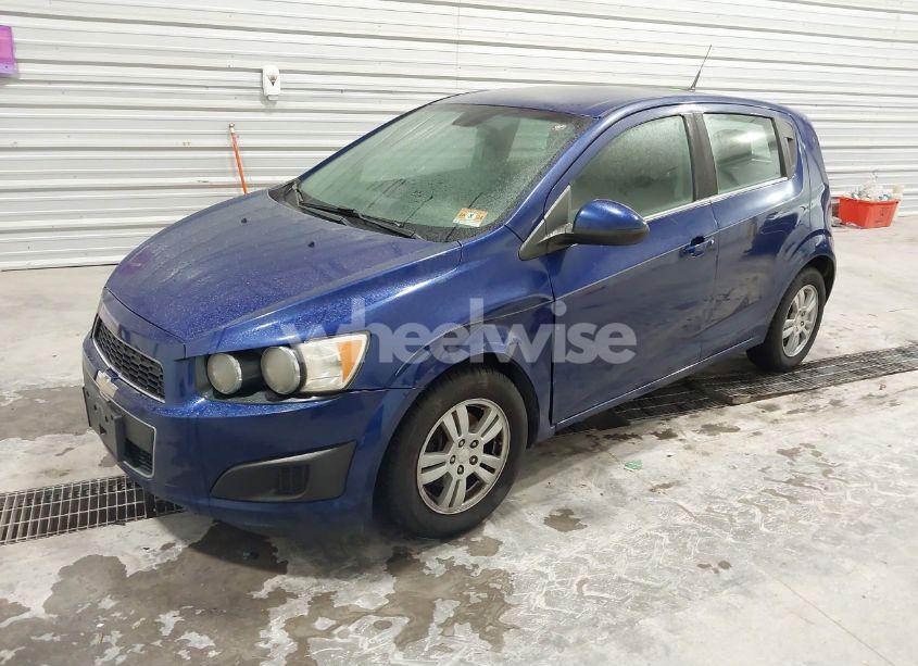 Photo 2 of 2013 Chevrolet Sonic LT AUTO (VIN 1G1JC6SB9D4252785)
