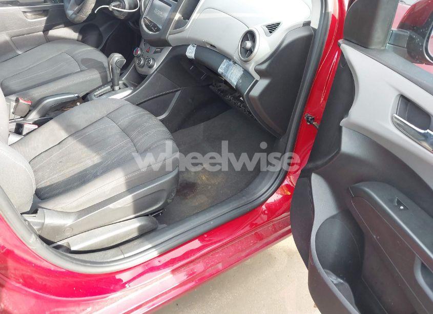 Photo 5 of 2014 Chevrolet Sonic LT AUTO (VIN 1G1JC6SB9E4232389)