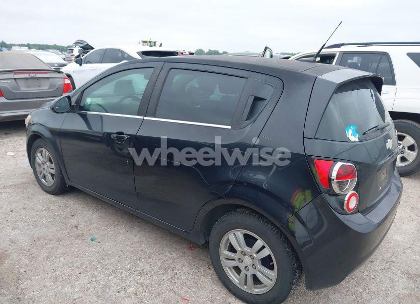 Photo 3 of 2014 Chevrolet Sonic LT AUTO (VIN 1G1JC6SB9E4234627)