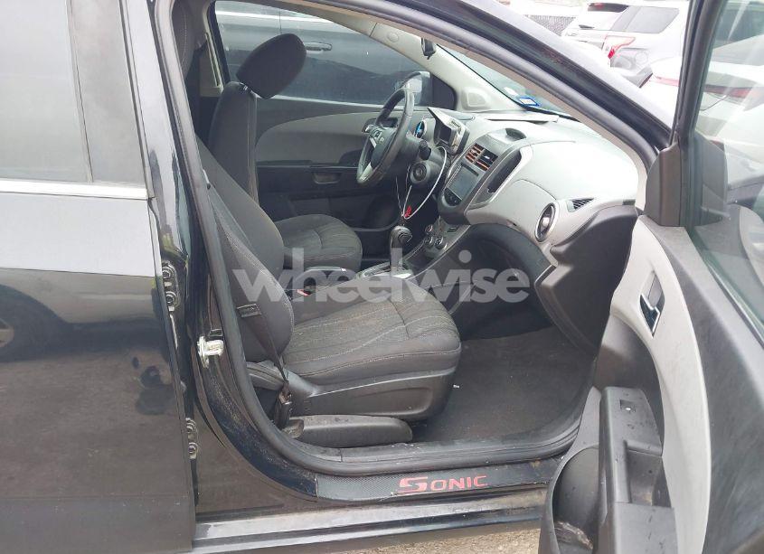 Photo 5 of 2014 Chevrolet Sonic LT AUTO (VIN 1G1JC6SB9E4234627)