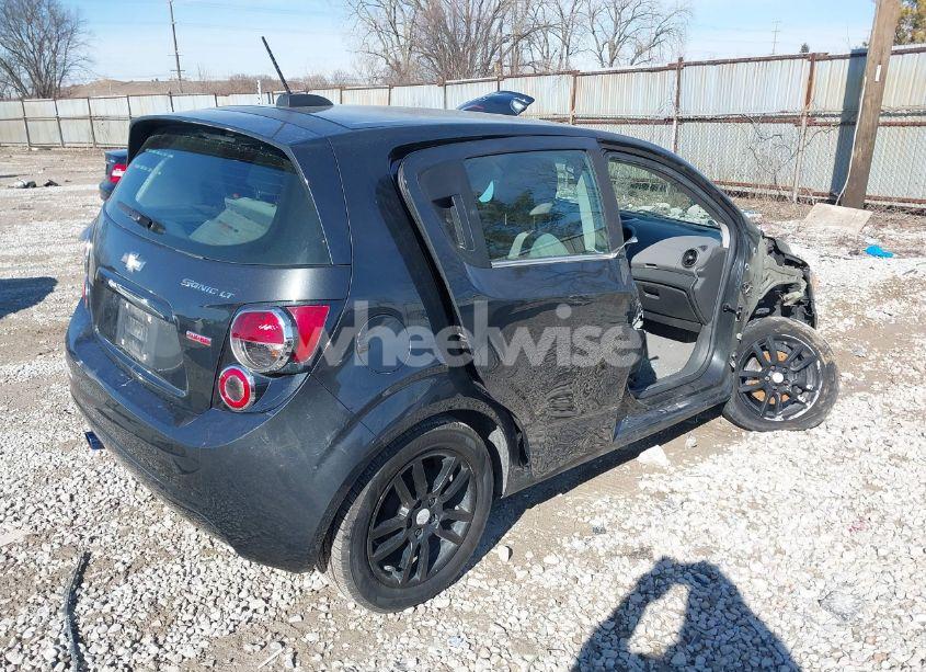 Photo 4 of 2015 Chevrolet Sonic LT AUTO (VIN 1G1JC6SB9F4131693)