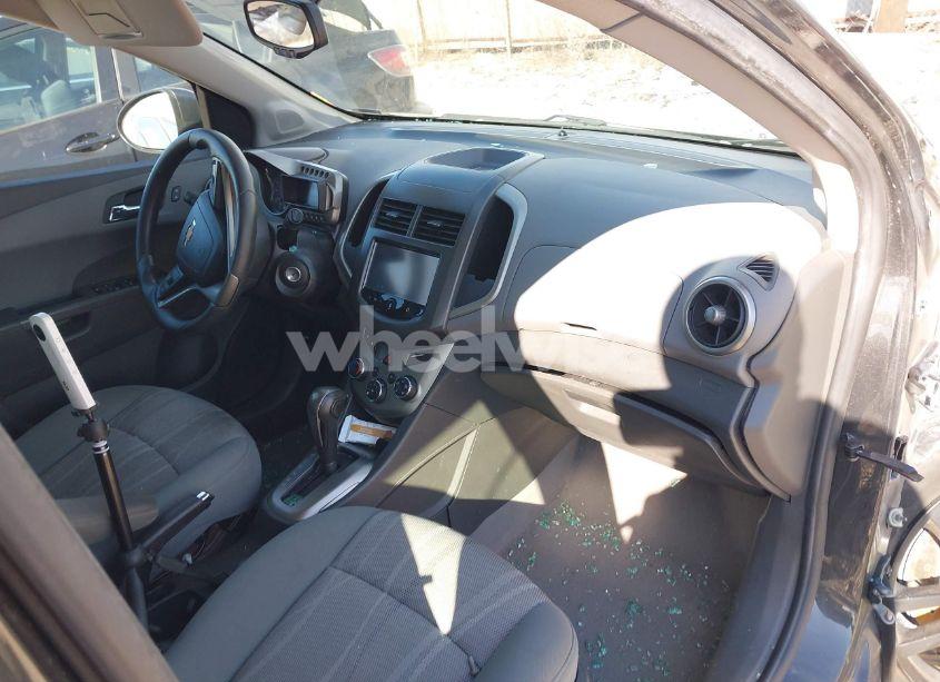 Photo 5 of 2015 Chevrolet Sonic LT AUTO (VIN 1G1JC6SB9F4131693)